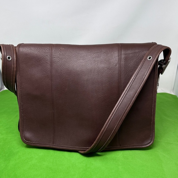 Vintage Coach 9065 Classic Brown Leather Messenger Bag - Picture 1 of 16